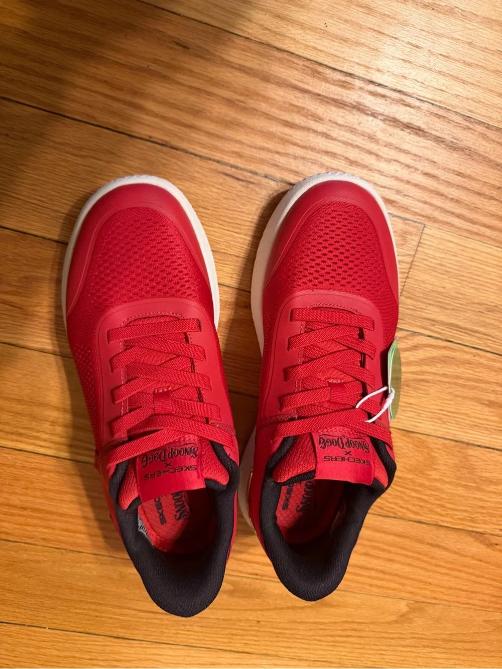 Skechers mems 8 Red Lace-Up Athletic Sneakers with Black Trim